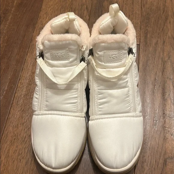 UGG Women's Ankle Boots in White - Picture 8 of 8